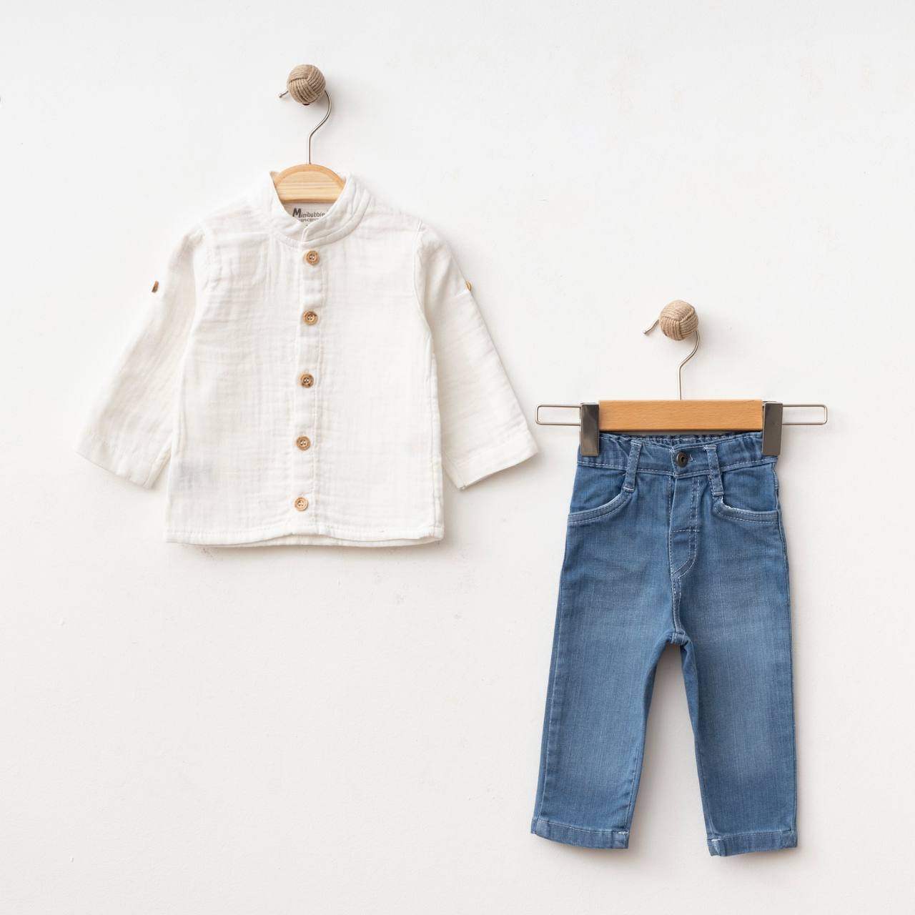 Kemish dhe pantallona xhins